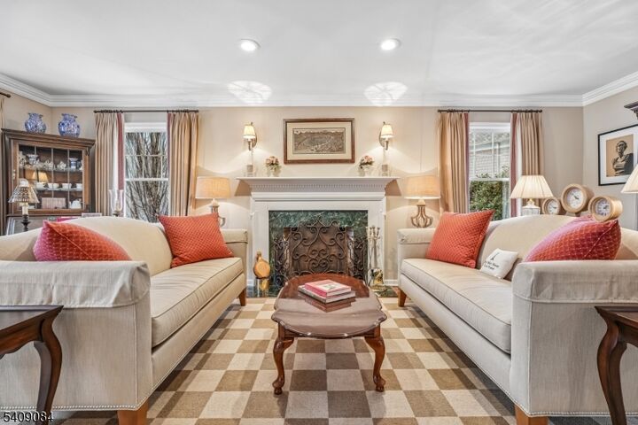 Property Photo:  9 Buttonwood Ln  NJ 07928 