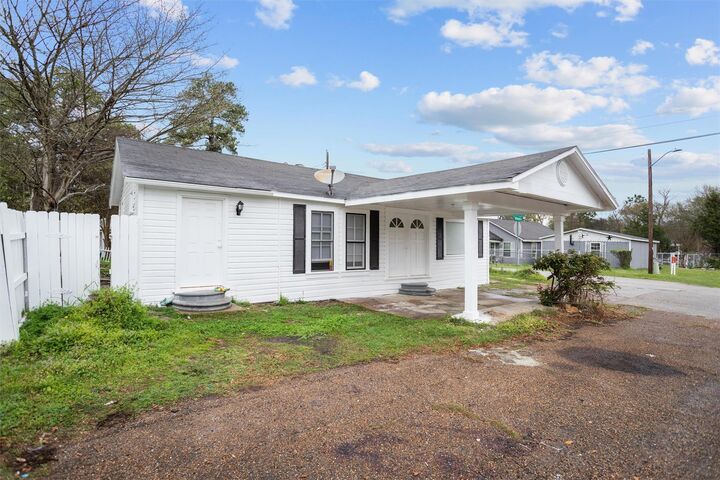 Property Photo: 801 Shermell Street TX 75901