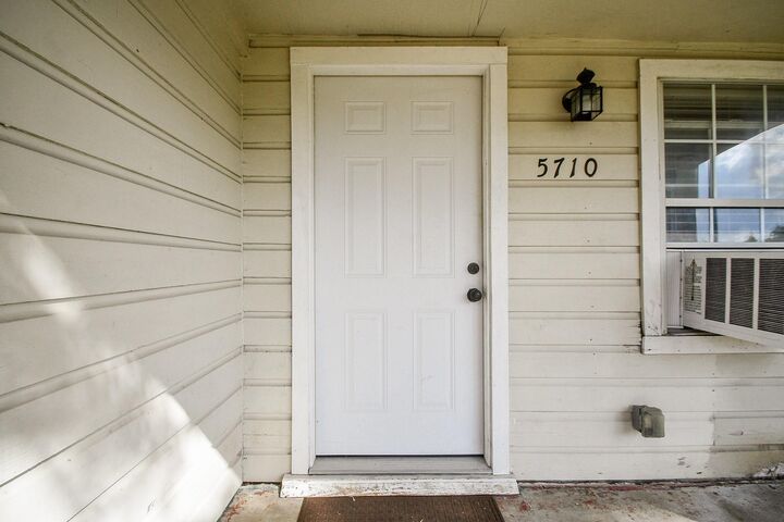 Property Photo:  5710 Cherry Street  TX 77026 