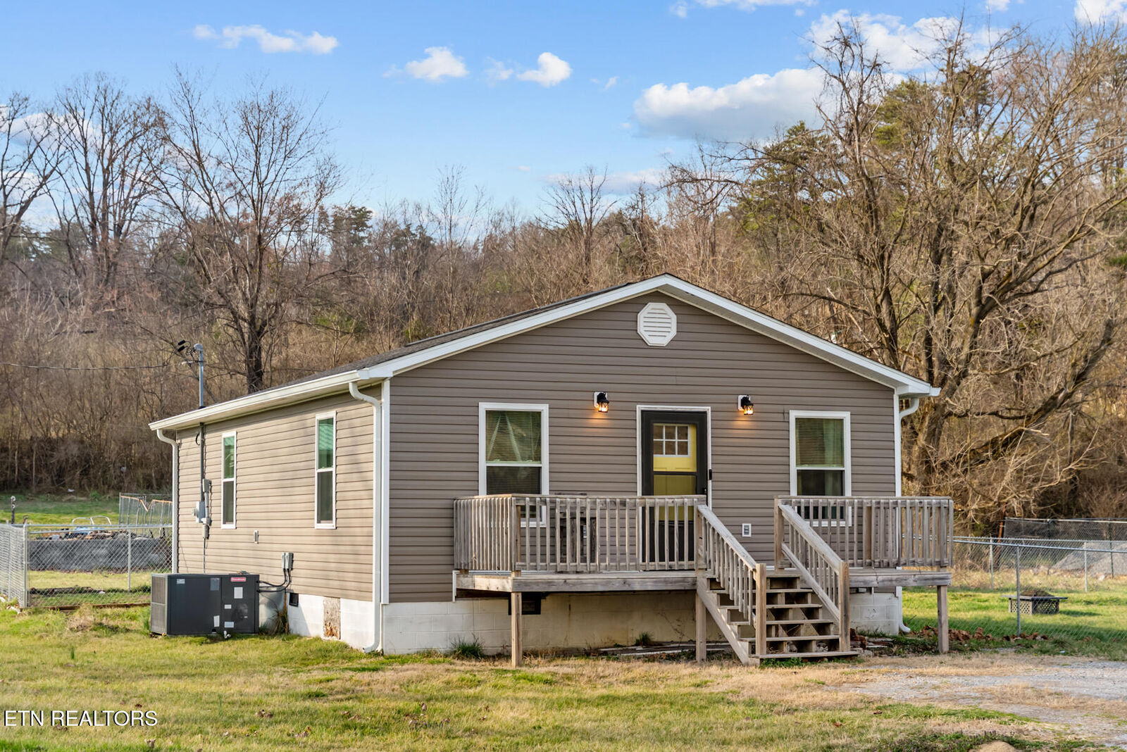 Property Photo: 233 Hebbertsburg Rd TN 37723