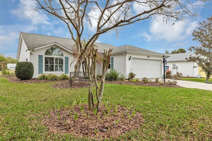 Property Photo:  26035 Oakmount Drive  FL 34748 
