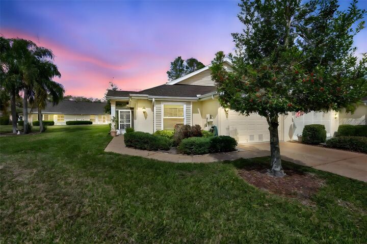 Property Photo:  2411 Old Nantucket Court  FL 33573 