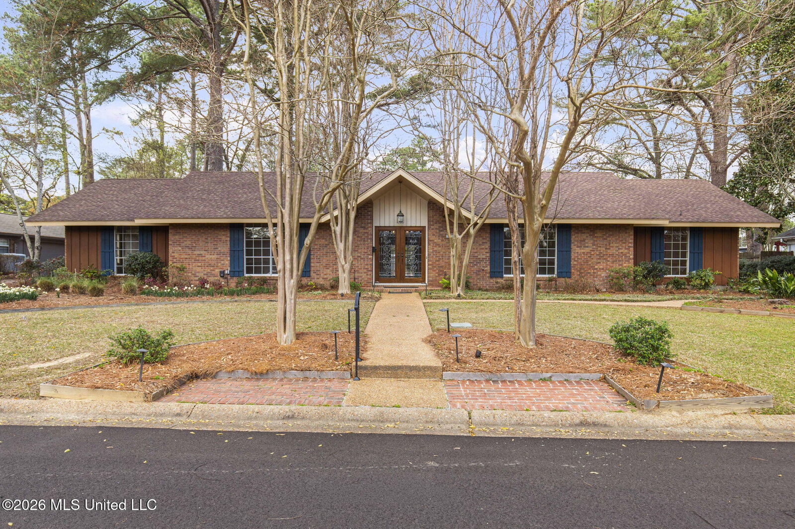 Property Photo:  5420 Charter Oak Place  MS 39211 