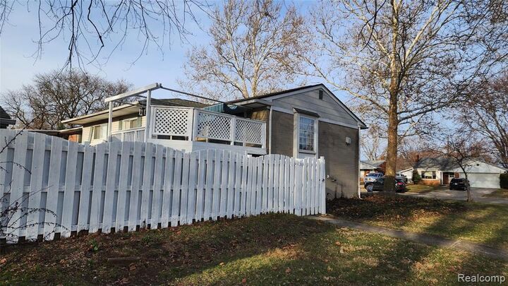 Property Photo:  28621 Milton Avenue  MI 48092 2319 