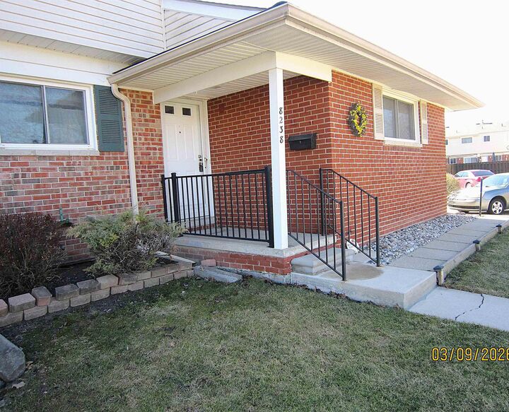 Property Photo:  8238 Farnum Avenue  MI 48093 