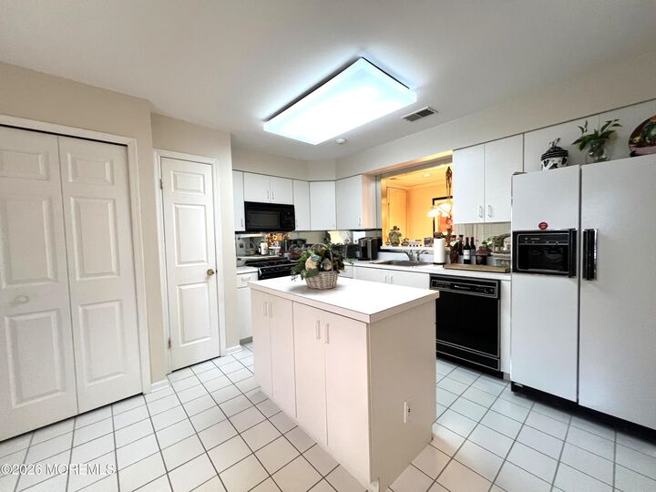 Property Photo:  92 Winthrop Road  NJ 08831 