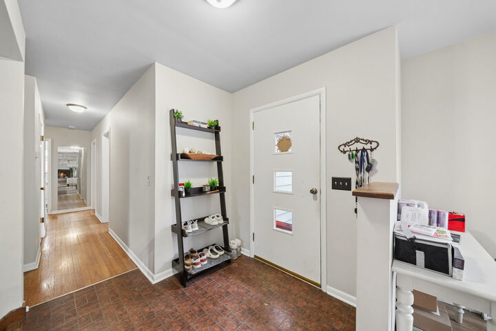 Property Photo:  624 Willow Lane  IL 60134 