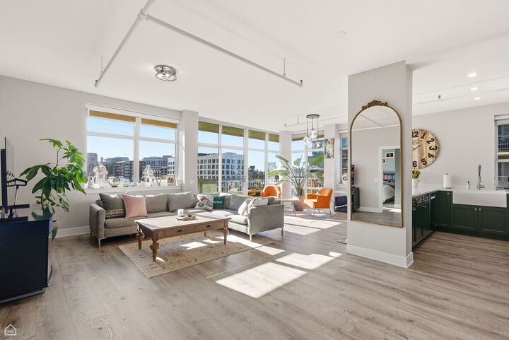 Property Photo:  511 W Division Street 512  IL 60610 