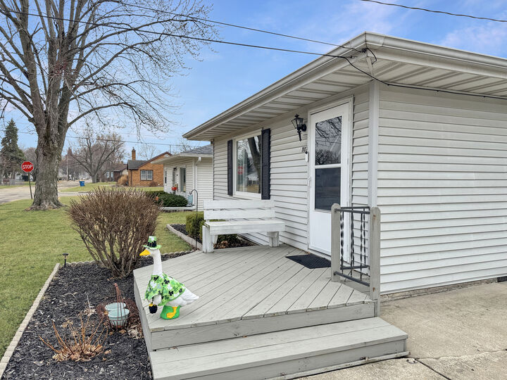 Property Photo:  1107 Sanger Street  IL 61350 
