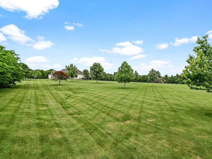 Property Photo:  108 Nestledown Xing  TN 37020 