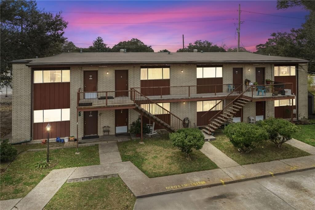 Property Photo: 106 E 3rd Street LA 70037