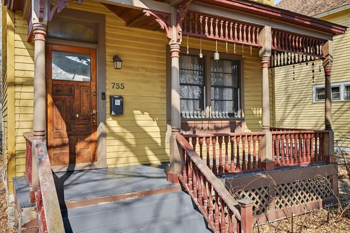 Property Photo:  755 Dayton Avenue  MN 55104 