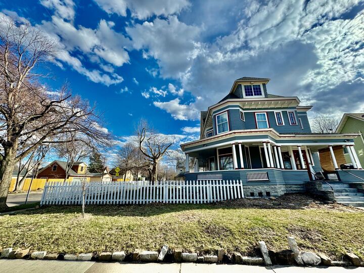 Property Photo:  1464 Minnehaha Avenue W  MN 55104 