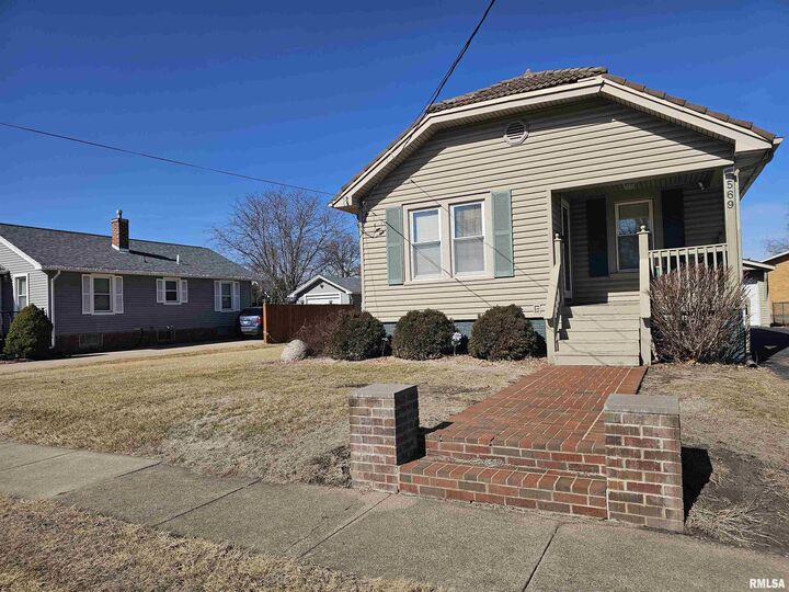 Property Photo: 569 E 5th Street IL 61401