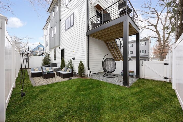 Property Photo:  25 Tolman St 2  MA 02453 