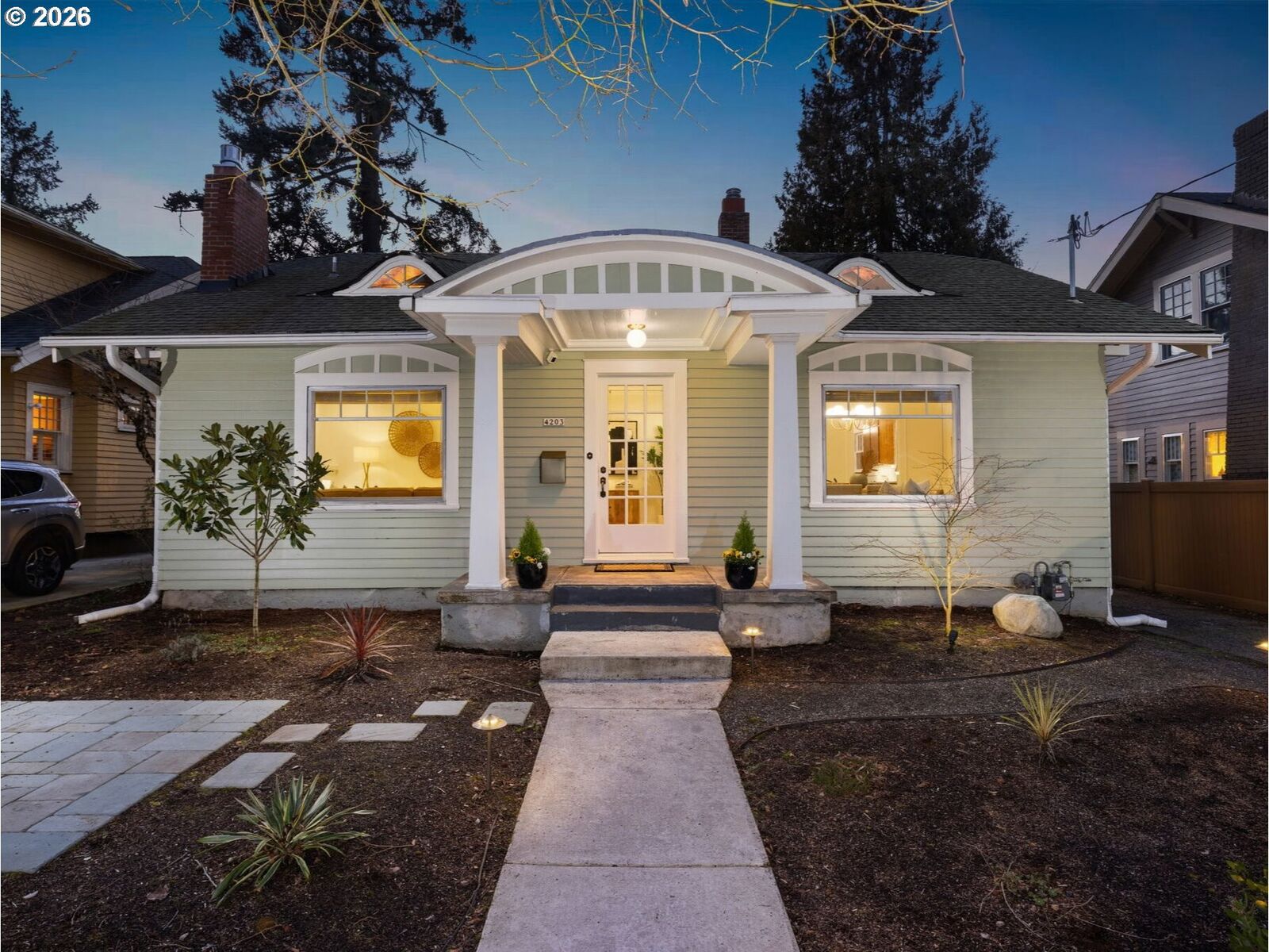 Property Photo: 4203 NE 32nd Pl OR 97211