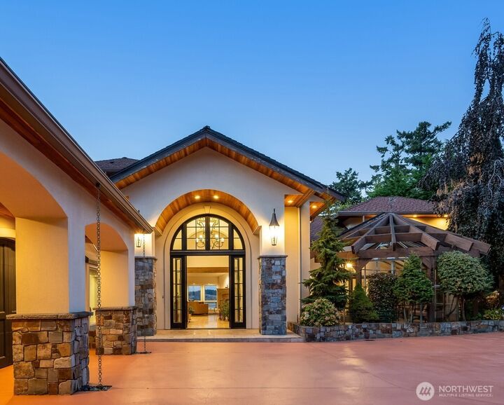 Property Photo: 4002 Oakes Avenue WA 98221