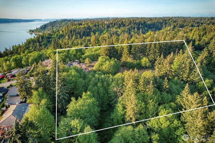 Property Photo:  6920  Fisher Road  WA 98026 