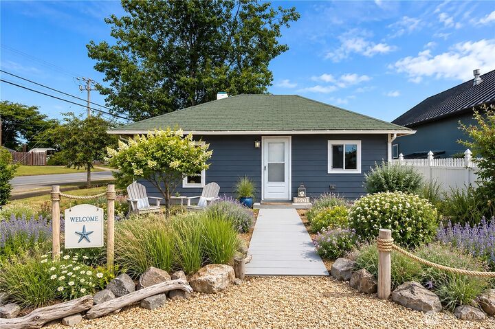 Property Photo:  1501  262 Place  WA 98640 