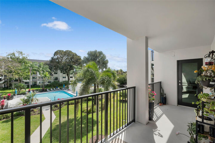 Property Photo:  1000 River Reach Drive 302  FL 33315 