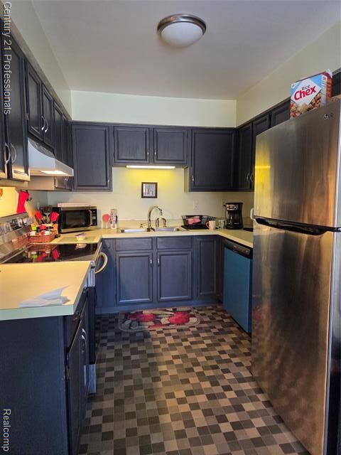 Property Photo:  2513 Golden Shores Drive  MI 48430 