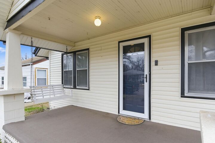 Property Photo:  622 N Edwards Ave  KS 67203 