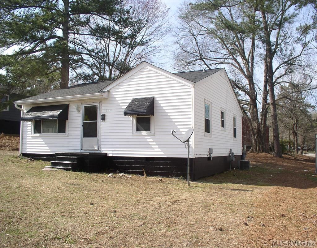 Property Photo:  1061 N. Pinkston Street  NC 27536 
