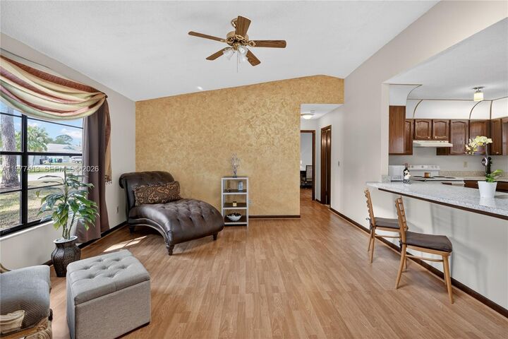 Property Photo: 281 NE Greenbrier Ave FL 34983