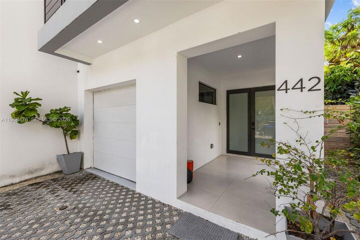 Property Photo:  442 SW 15th Rd  FL 33129 