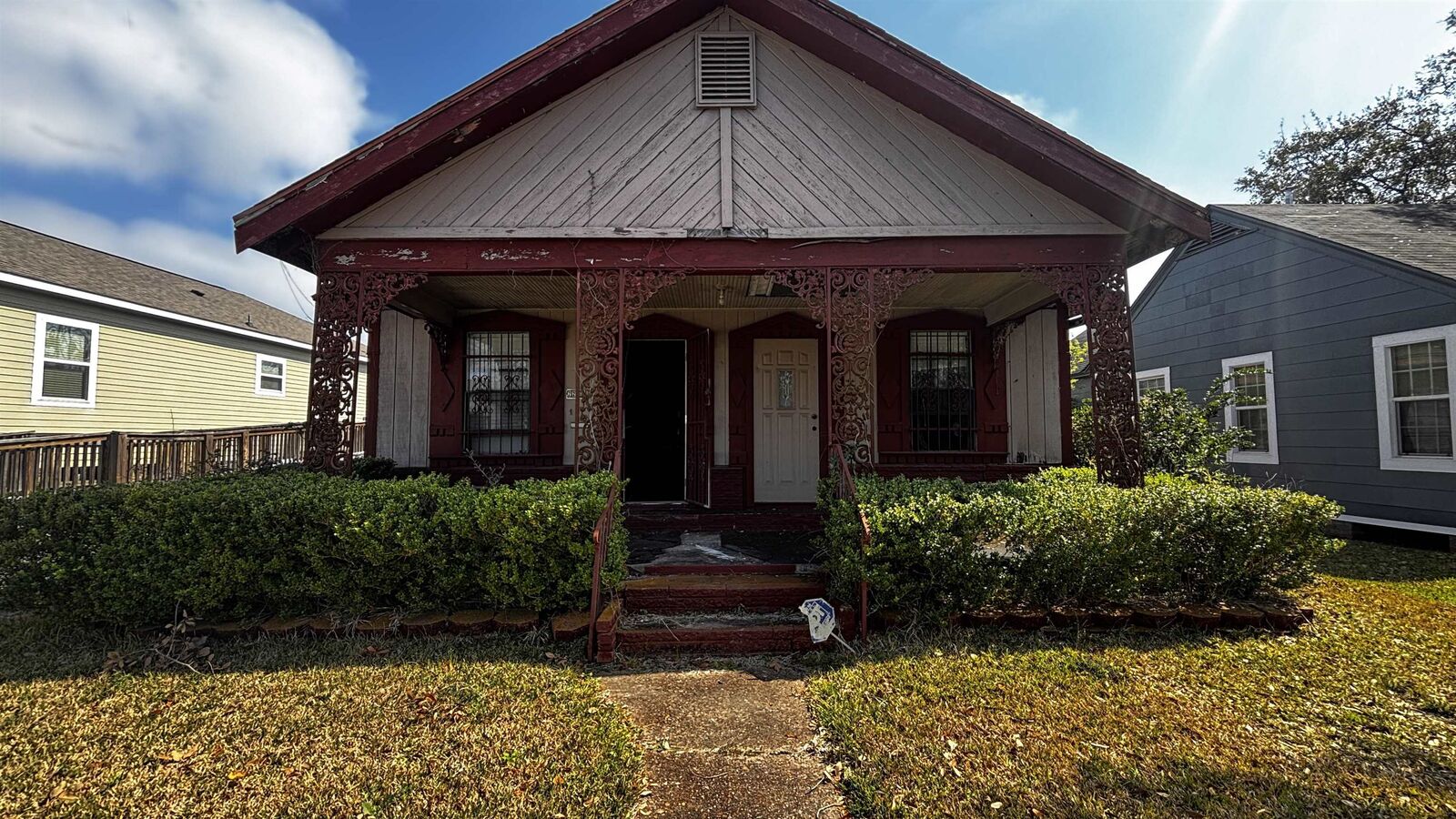 Property Photo: 2208 19th TX 77640