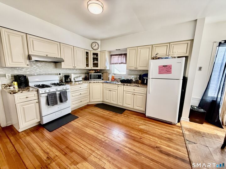 Property Photo:  100-102 Ashley Street  CT 06610 