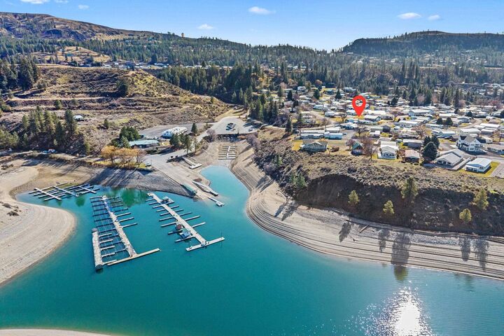 Property Photo:  2325 Rainbow St  WA 99122 