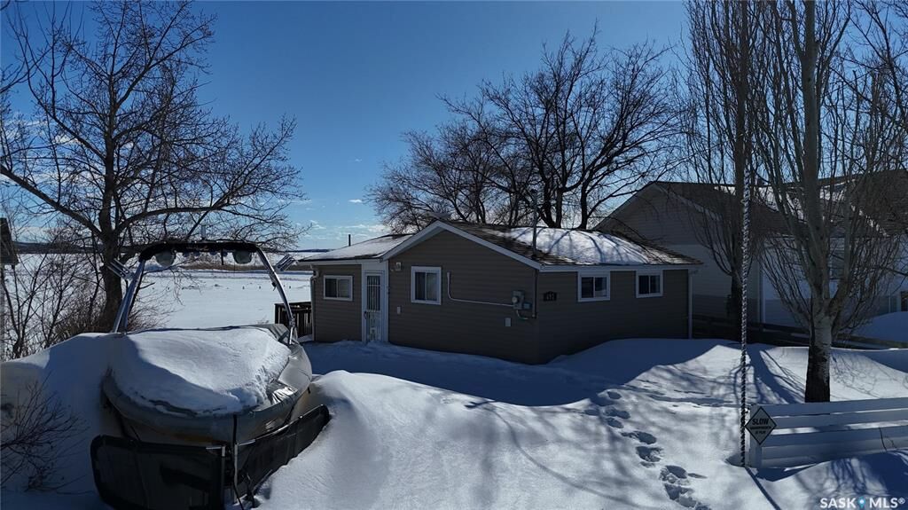 Property Photo: 692 Aqualane Avenue SK S0M 1E0