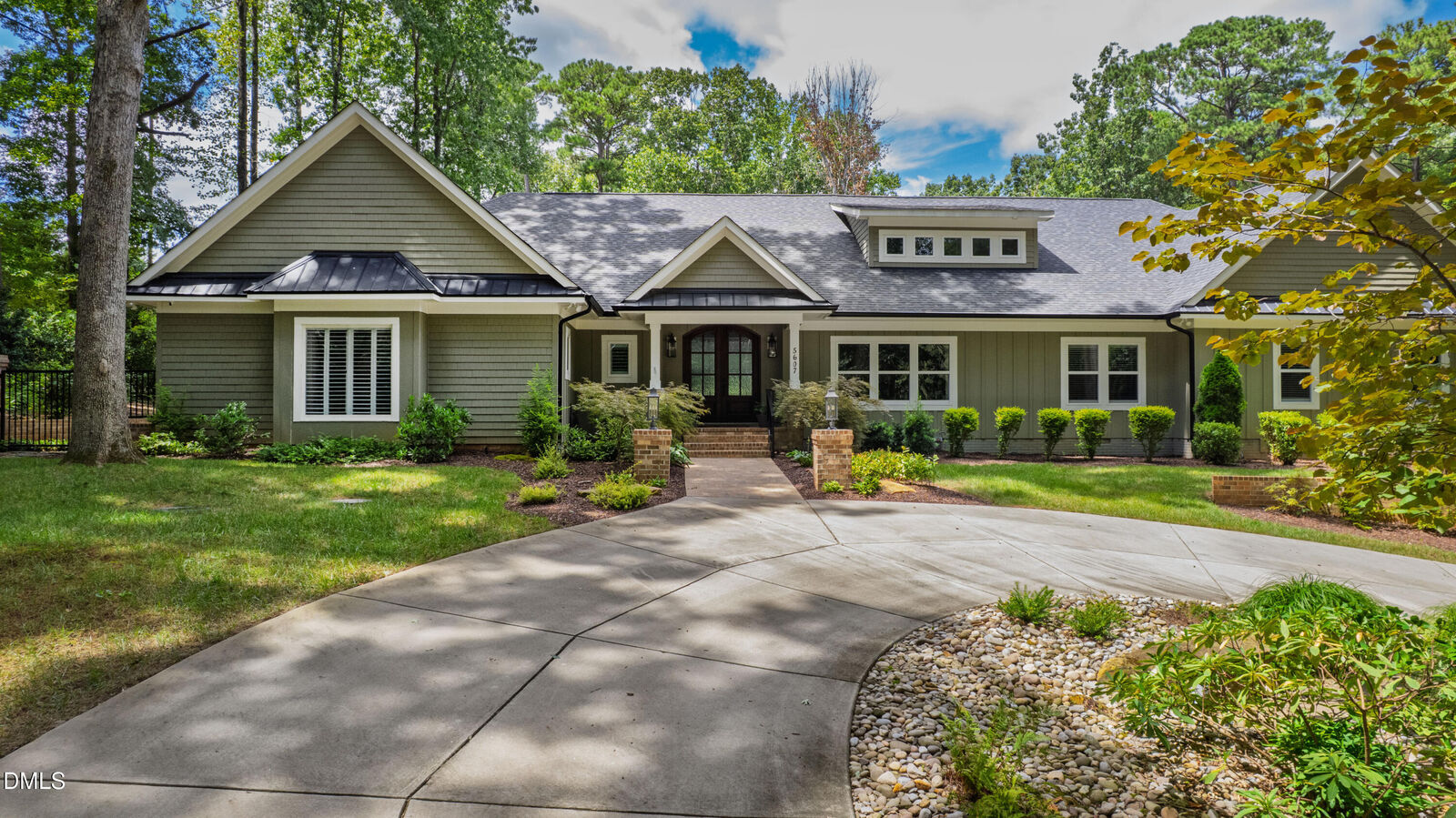 Property Photo: 5607 Lambshire Drive NC 27612