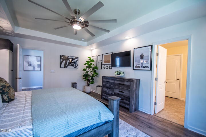 Property Photo: 1004 Ledgemont Court NC 27526