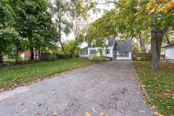 Property Photo: 10 Broadview Avenue ON L5H 2S9