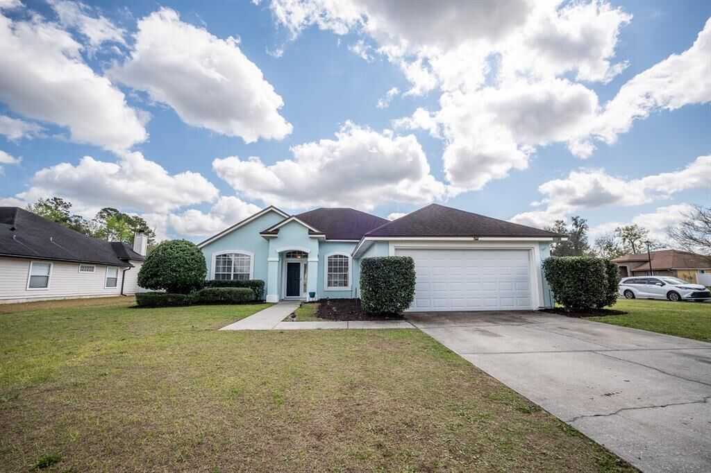 Property Photo:  86900 Riverwood Drive  FL 32097 