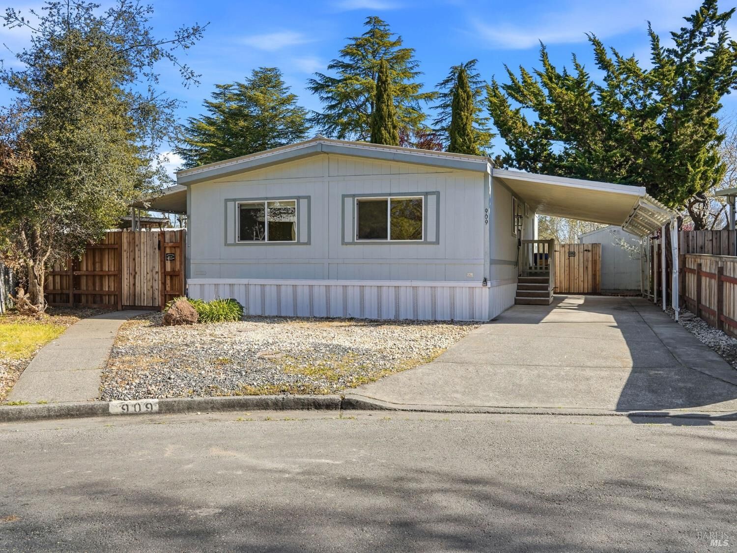 Property Photo:  909 Corte Amarillo  CA 94928 