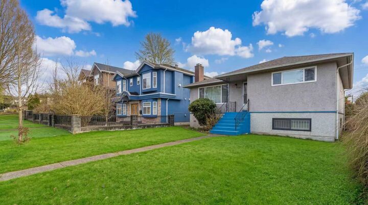 Property Photo: 2630 E 1st Avenue BC V5M 1A5