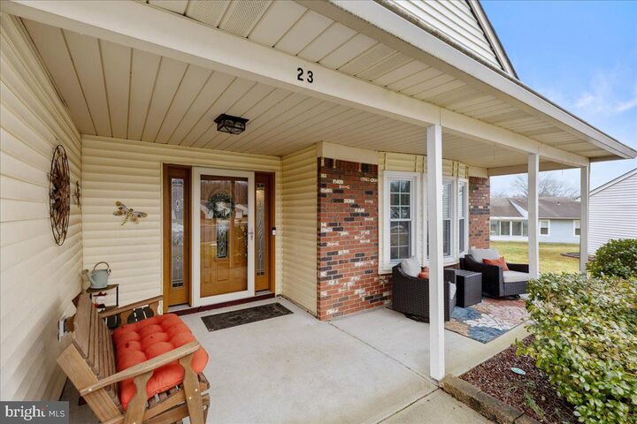 Property Photo:  23 Meadowwood Court  NJ 08022 