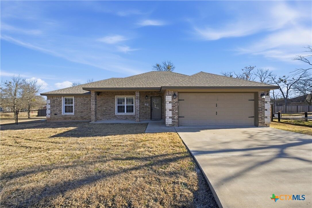 Property Photo:  37 Buckskin Loop  TX 76513 