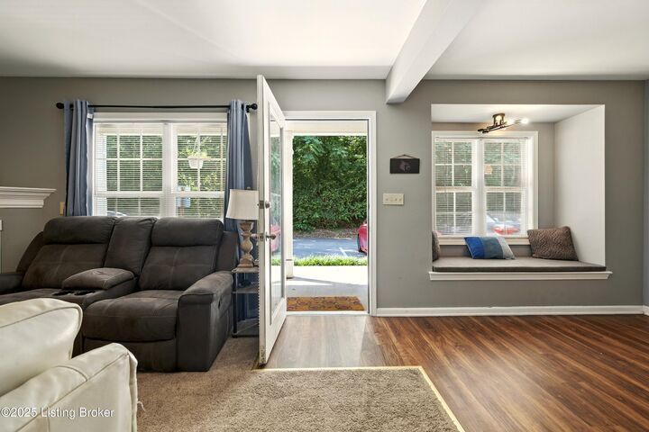 Property Photo:  225 Crescent Hill Pl Apt 105  KY 40206 