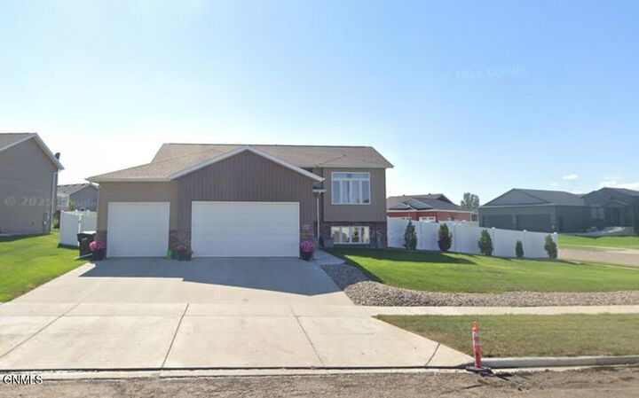 Property Photo:  4600 Normandy Street  ND 58503 