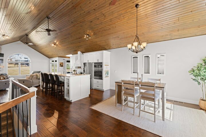 Property Photo:  1024 Fountain View Drive  IA 50219 