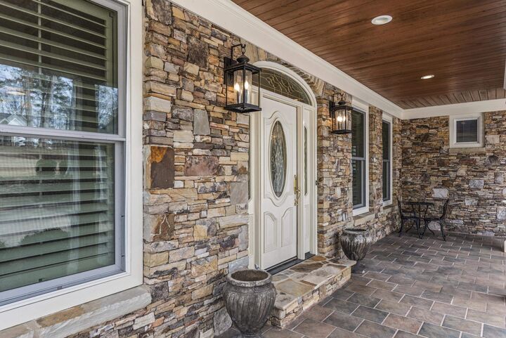 Property Photo: 1661 Lighthouse Circle GA 30642