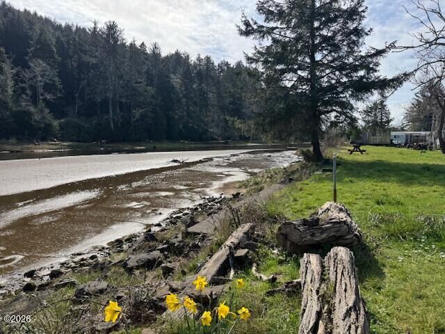 Property Photo:  5142 SE Hwy 101 #28  OR 97367 