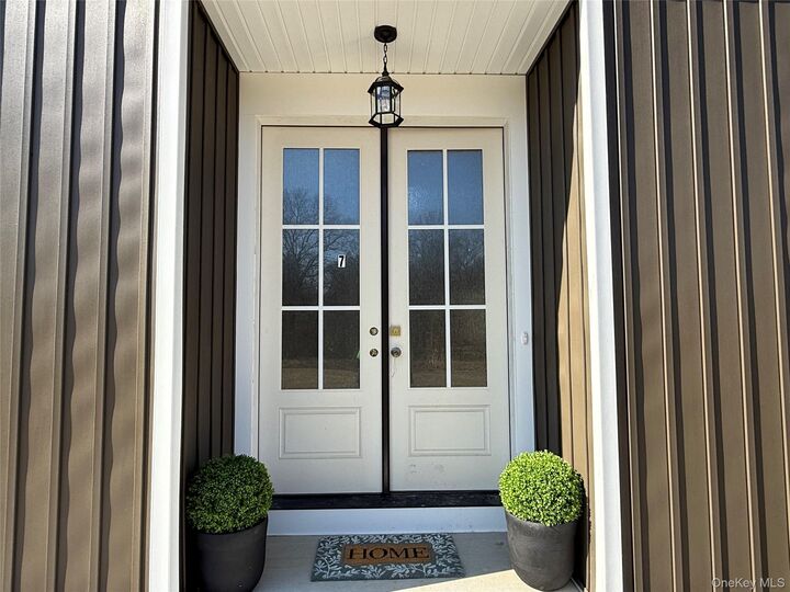 Property Photo:  7 Morrow Court  NY 12586 