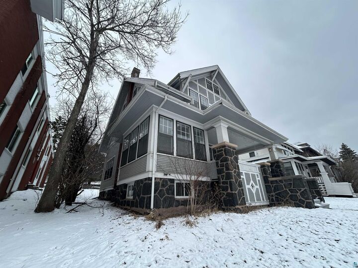 Property Photo:  1723 E 4th St  MN 55812 