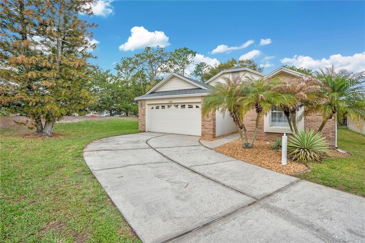Property Photo:  12105 Harkness Court  FL 32828 