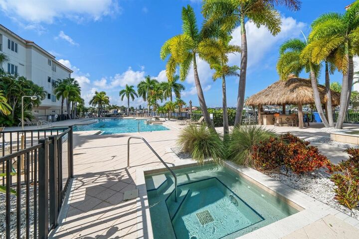 Property Photo:  1030 Bellasol Way 3201  FL 33572 